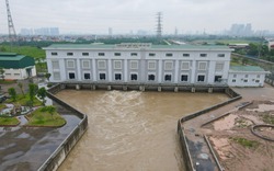Cận cảnh trạm bơm tiêu thoát nước nghìn tỷ hoạt động cầm chừng do không đủ nước ở Hà Nội