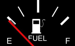 Đồng hồ nhiên liệu về vạch E đỏ, ô tô có thể đi được bao xa?