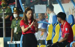 U23 Thái Lan nhận thẻ đỏ, Madam Pang có hành động bất ngờ