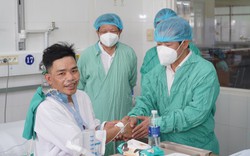 Chủ tịch tỉnh Thừa Thiên Huế khen thưởng ê kíp thực hiện ca ghép tim xác lập 2 kỷ lục mới tại Việt Nam