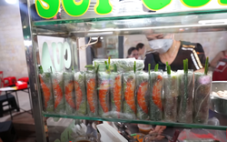 Thử thách ăn vặt ở Việt Nam chỉ với 5 đô la Mỹ