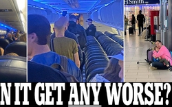 Anh: Vì lý do này, hàng trăm du khách "bị nhốt" trên máy bay suốt 3 tiếng