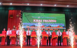 Khai trương gian hàng trưng bày sản phẩm nông nghiệp huyện Mường La