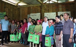 Hội Nông dân Hà Nội tặng 57 suất quà cho nông dân Hà Giang