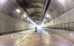 TT-Huế: Xử phạt nam thanh niên liều lĩnh vượt chốt cấm, chạy xe máy xuyên hầm Hải Vân 