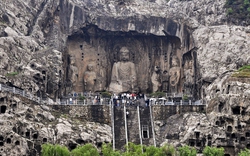 Sững sờ với vẻ đẹp hang đá chứa 110.000 tượng Phật ở Trung Quốc
