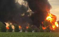 Chiến sự liên miên ở đông Ukraine, Nga bắn tên lửa trúng kho dầu lớn gây cháy dữ dội