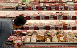 Người Mỹ thay đổi thói quen tiêu dùng khi giá tăng cao