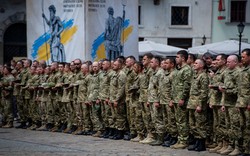Ukraine tuyên bố sẽ chiến đấu bằng xẻng nếu phương Tây không cung cấp vũ khí