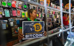 El Salvador khốn đốn vì chạy theo Bitcoin