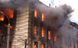 NÓNG: Cháy lớn ở trung tâm thương mại Moscow