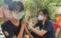 Đồng Nai: Lo ngại biến thể phụ BA.5, gần 2.000 cư dân “siêu phường” kéo nhau đi tiêm vaccine Covid-19
