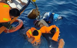 NÓNG: Tàu Quảng Ngãi va chạm với "tàu lạ", 3 người chết và mất tích 