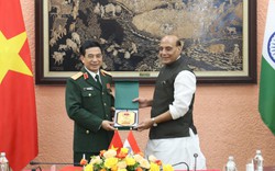 Bộ trưởng Quốc phòng Ấn Độ thăm Việt Nam