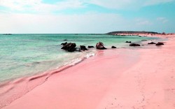 9 bãi biển có màu sắc kỳ lạ 