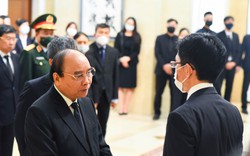 Ảnh: Lãnh đạo Việt Nam ghi sổ tang tưởng niệm cố Thủ tướng Nhật Bản Abe Shinzo 