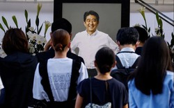 Hình ảnh người dân Nhật Bản xếp hàng dài đến chia tay cố thủ tướng Abe Shinzo 