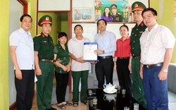 Lào Cai: Thăm, tặng quà các gia đình chính sách thị xã Sa Pa