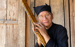 Đau đáu với văn hóa dân tộc Thái, lão nông Yên Châu quyết làm "thầy" ở tuổi xưa nay hiếm