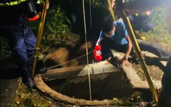 Trục vớt một thi thể nam giới dưới giếng sâu ở Kon Tum