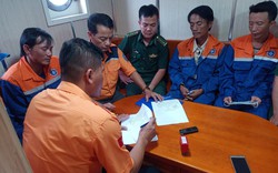 Khánh Hòa: Xuyên đêm cứu 4 thuyền viên gặp nạn