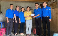 Lào Cai:  Thăm, tặng quà gia đình liệt sỹ, người có công tại xã Tả Ngài Chồ