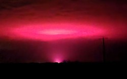 Giải mã bí ẩn trời đêm rực hồng ở Úc thổi bùng suy đoán về người ngoài hành tinh