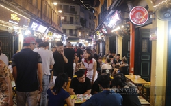 Phố bia Tạ Hiện: Con phố không ngủ tấp nập du khách giữa lòng Hà Nội