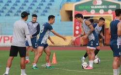 Các cầu thủ Hà Nội FC vui vẻ tập luyện trước đại chiến với SLNA