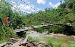 Sửa chữa cây cầu gỗ mục ở Hà Giang: Hoàn thiện hơn 70%