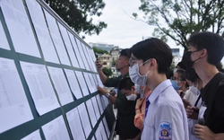Kỳ thi tốt nghiệp THPT 2022 tại Quảng Ninh: Thí sinh nghiêm túc đeo khẩu trang làm thủ tục dự thi 