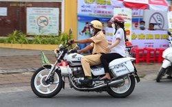 Cảnh sát giao thông Cần Thơ chở thí sinh vượt đường dài lấy giấy báo dự thi