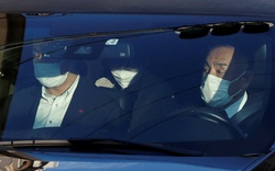 Vợ cựu Thủ tướng Abe Shinzo đưa thi thể chồng rời bệnh viện về Tokyo