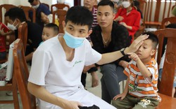 Bệnh viện Mắt Hà Nội 2 khám, chỉ định phẫu thuật các dị tật mắt tại Vĩnh Phúc