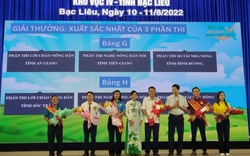 Tiểu phẩm xuất sắc nhất "Đồng lòng đồng sức" ở phần thi "So tài nhà nông" Hội thi Nhà nông đua tài, khu vực IV