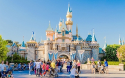 Disneyland lãi "khủng", hút khách sau đại dịch