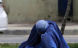 Nữ cảnh sát Afghanistan bị đẩy ra đường ăn xin