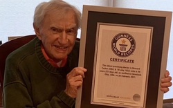 Ở tuổi 100, bác sĩ cao tuổi nhất thế giới vẫn thích uống martini, trượt tuyết