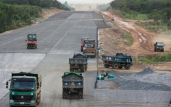 Cao tốc Bắc - Nam đoạn Phan Thiết - Dầu Giây kiên quyết xử lý các nhà thầu vi phạm