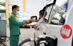 Giá xăng đứng yên, dầu diesel đảo chiều tăng khá "sốc"
