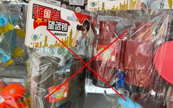 Cửa hàng tiện ích bán đồ chơi Trung thu có hình "đường lưỡi bò" của Trung Quốc trái phép