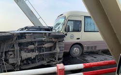 Hà Nội: Tai nạn giao thông nghiêm trọng, 5 ô tô đâm nhau trên cầu Chương Dương