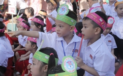 Hà Nội: Không bắt buộc học sinh mua đồng phục mới đầu năm 