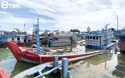 Quảng Ngãi: Xót xa cảnh tàu cá nhiều tỷ vướng nợ ngân hàng nằm chờ bán bị chìm tại nơi neo đậu 