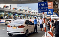Thanh tra giao thông "siết" vi phạm tại sân bay Tân Sơn Nhất