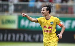 Cầu thủ xuất sắc nhất tháng 7 V.League 2022: Tài năng 19 tuổi xứng đáng hơn Văn Toàn?