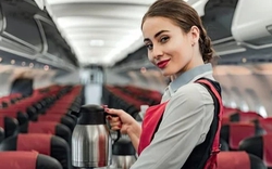 Nữ tiếp viên hàng không tiết lộ khu vực bẩn nhất trên máy bay
