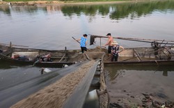 Quảng Trị: Nhiều bãi tập kết cát lậu hoạt động giữa ban ngày