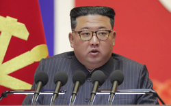 Báo Triều Tiên nói ông Kim Jong-un đã mắc Covid-19