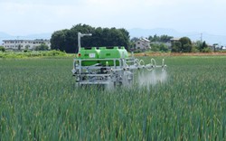 Phun thuốc trừ sâu bằng robot nông nghiệp tự động, bước tiến mới của nông nghiệp Nhật Bản thời 5.0